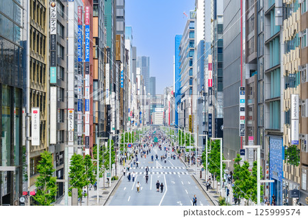 Tokyo_Ginza Chuo Street Scenery Tokyo_Ginza Chuo Street Scenery 125999574