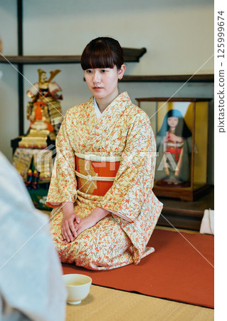 A woman in her twenties wearing a kimono experiencing a tea ceremony A woman in her twenties wearing a kimono experiencing a tea ceremony 125999674