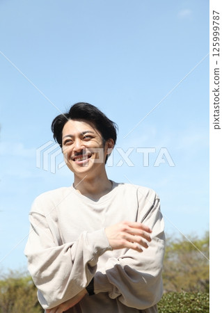 Smiling young man looking into the distance lifestyle image 125999787
