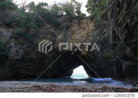 Romantic sea 126001076