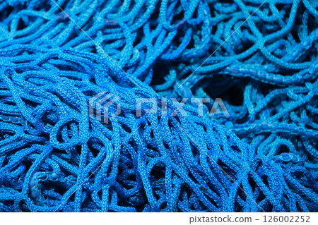 A blue rope with many knots and loops 126002252