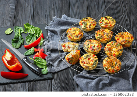 Frittata egg muffins with ground beef and veggies 126002358