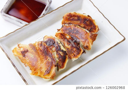 Delicious pan-fried dumplings 126002968