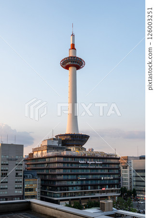 Kyoto Tower and the cityscape at dusk 126003251