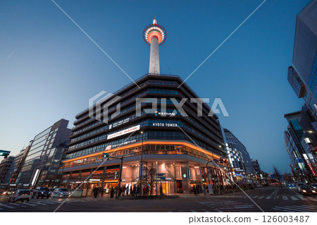 Kyoto Tower and the cityscape shining at dusk 126003487