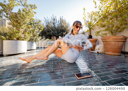 Outdoor Morning Workout with a Dog Companion 126004498