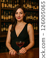 A foreign woman introducing wine 126005065