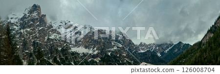 Breathtaking panoramic view of Lake Braies in the Italian Dolomites. 126008704