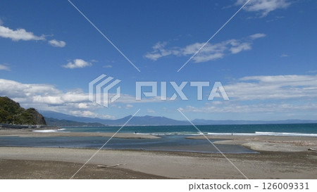 blue sky, blue sea and white clouds 126009331