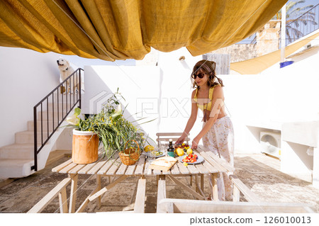 Rustic rooftop brunch under sunshade Rustic rooftop brunch under sunshade 126010013