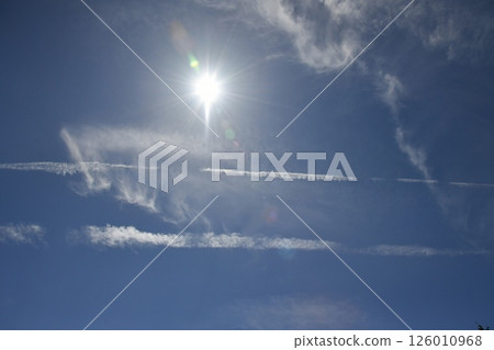 Southeast sky, contrail, ghost, halation Southeast sky, contrail, ghost, halation 126010968