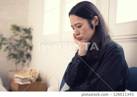 中年婦女陰性 126011343