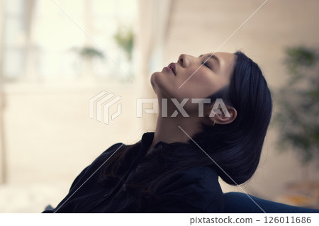 中年婦女陰性 126011686