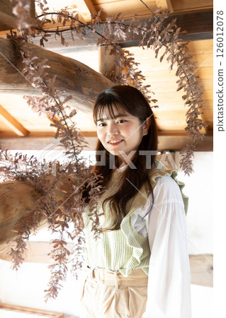 舊房子閣樓裡的女人肖像 126012078