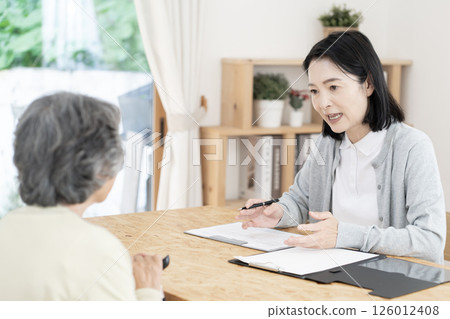 Care manager/care manager conducting a home visit 126012408