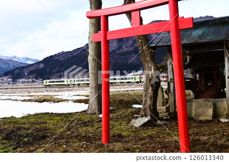 Kamaishi Line Kiha 110 series seen from the shrine 126013340