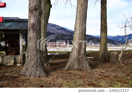 從神社看到的釜石線Kiha 110系列 126013357