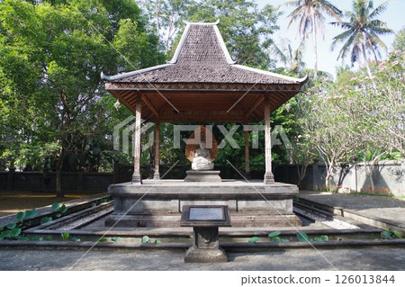 Mendut Buddhist Monastery, Yogyakarta, Indonesia Mendut Buddhist Monastery, Yogyakarta, Indonesia 126013844