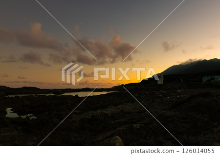 從春濱海灘欣賞屋久島阿爾卑斯山的夜景（7月） 126014055