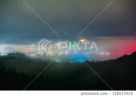 城市燈光映照下的紀之川雲海 126015428