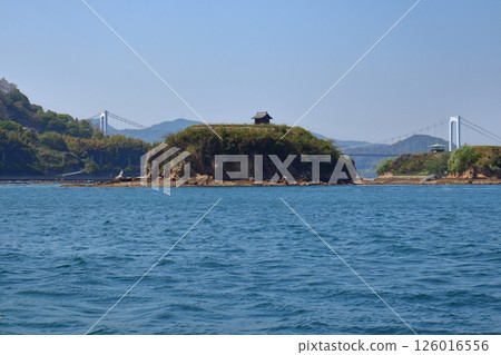 Taizaki Island, an island belonging to Noshima (Noshima Castle ruins), and the Hakata-Oshima Bridge Taizaki Island, an island belonging to Noshima (Noshima Castle ruins), and the Hakata-Oshima Bridge 126016556