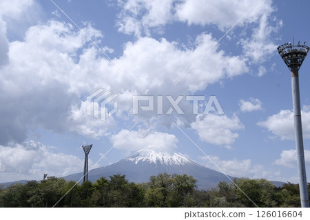 富士山被雲霧籠罩 126016604