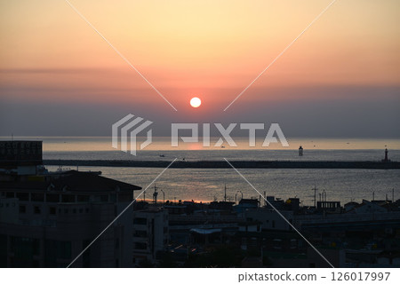 Dawn on the East Coast of Korea [Gangwon Province/Sokcho City] 126017997