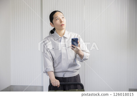Middle-aged woman wearing work clothes Middle-aged woman wearing work clothes 126018015