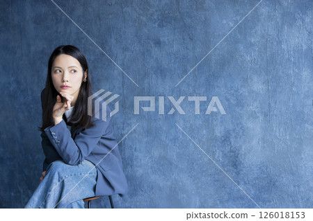 Businesswoman making arms 126018153