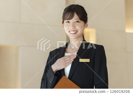 飯店工作人員肖像照 圖片提供：東京電子大學電波學園 126019208