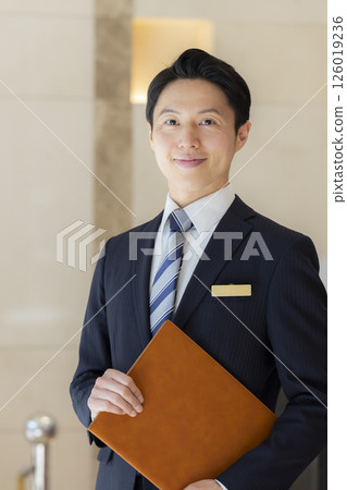 飯店工作人員肖像照 圖片提供：東京電子大學電波學園 126019236