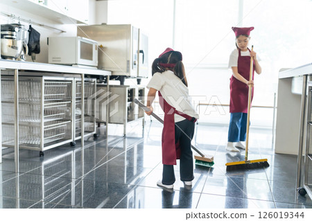 Kids cleaning the kitchen Kids cleaning the kitchen 126019344