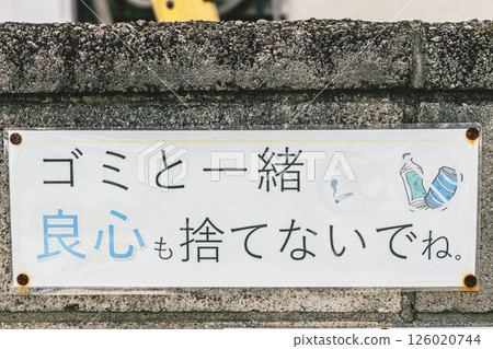 Illegal dumping, warning, littering, torn up sign 126020744