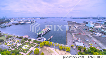 四艘豪華遊輪停靠在日本橫濱市。挪威號、裡維埃拉號、鑽石號、伊莉莎白女王號 126021035