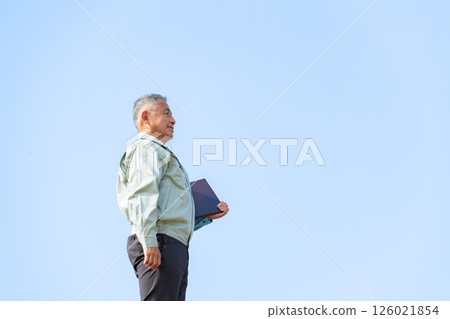Senior man in work clothes Senior man in work clothes 126021854