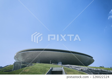 Shanghai Mercedes-Benz Cultural Center under the blue sky Shanghai Mercedes-Benz Cultural Center under the blue sky 126022124
