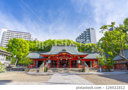 Ikuta Shrine: A magnificent vermilion-painted worship hall Ikuta Shrine: A magnificent vermilion-painted worship hall 126022812