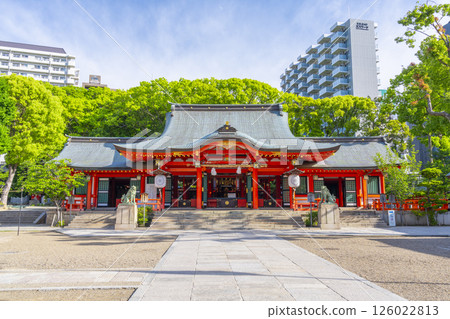 Ikuta Shrine: A magnificent vermilion-painted worship hall Ikuta Shrine: A magnificent vermilion-painted worship hall 126022813