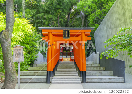 A row of torii gates at the Inari Shrine located within the grounds of Ikuta Shrine 126022832