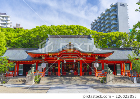 生田神社:宏偉的朱紅色拜殿 生田神社:宏偉的朱紅色拜殿 126022855