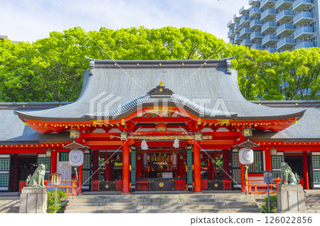 生田神社:宏偉的朱紅色拜殿 生田神社:宏偉的朱紅色拜殿 126022856