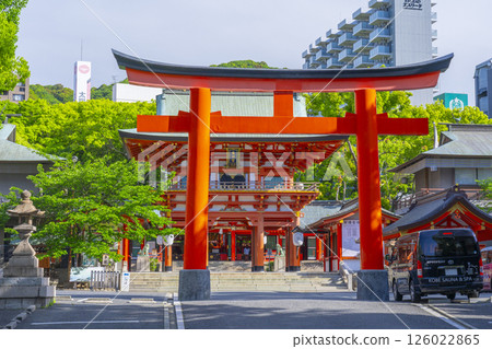 Ikuta Shrine: The approach from the third torii gate to the tower gate Ikuta Shrine: The approach from the third torii gate to the tower gate 126022865