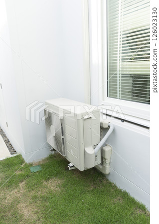 air conditioner that install at the wall of building air conditioner that install at the wall of building 126023130