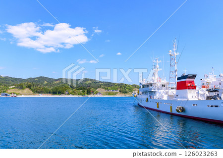 Spring at the fishing port: boats and the sea Spring at the fishing port: boats and the sea 126023263