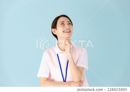 穿著圍裙的女人、護理師、幼稚園老師、醫護人員、規劃人員 126023893