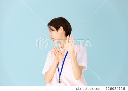 穿圍裙的女性、護理師、幼稚園老師、醫護人員，不准 126024116