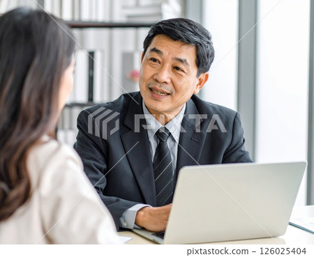 A young female employee having a conversation with her boss at work Consultation, interview, meeting A young female employee having a conversation with her boss at work Consultation, interview, meeting 126025404