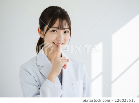 一位聰明的研究員的形象 126025513