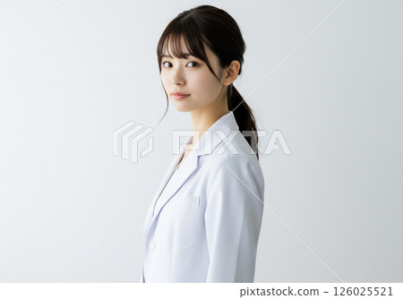 一位聰明的研究員的形象 126025521