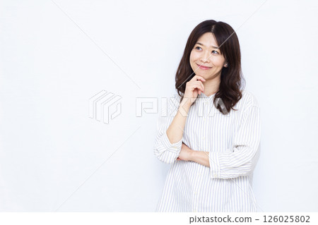 Woman thinking with a smile 126025802